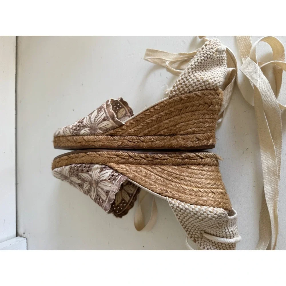 Miz Mooz floral embroidered espadrilles size 38 (7.5-8)‎